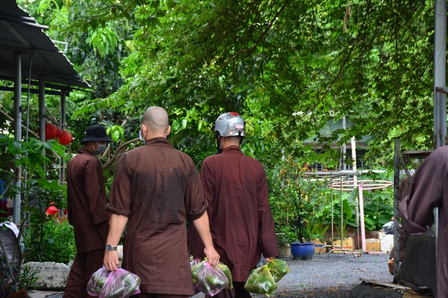 Continuing to support people in need in the Covid-19 pandemic of Hoang Phap Pagoda (series 4)